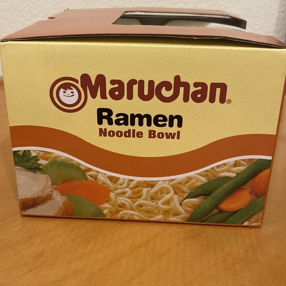 Maruchan Ramen Life Noodle Bowl with chopsticks - Picture 2 of 3